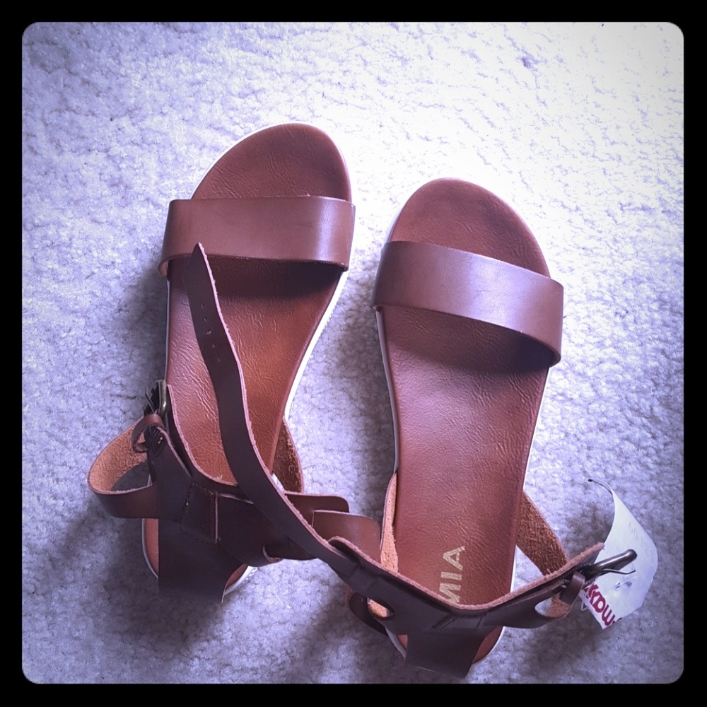 MIA brown leather sandals NWT 7.5
